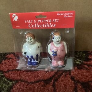 NEW VINTAGE GEMCO hand painted Novelty Salt and Pepper Shakers